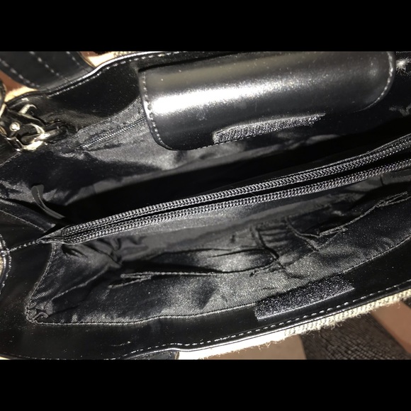 Lord and Taylor Black & Cream Crossbody Purse. - Picture 4 of 5